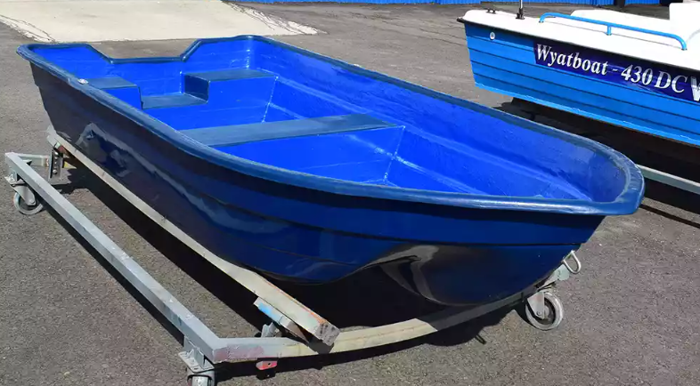 Стеклопластиковая лодка Neman-340 (тримаран) в Бердске