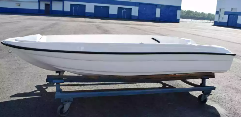 Стеклопластиковая лодка Пингвин (тримаран) в Бердске