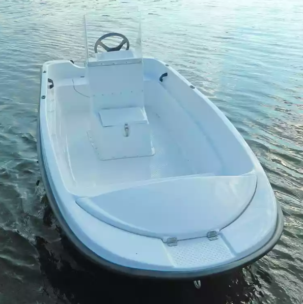 Стеклопластиковая лодка Пингвин с консолью (тримаран) в Бердске