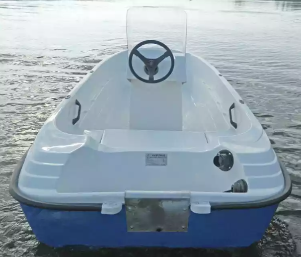 Стеклопластиковая лодка Пингвин с консолью (тримаран) в Бердске