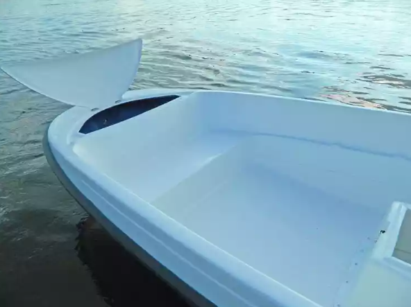 Стеклопластиковая лодка Пингвин с консолью (тримаран) в Бердске