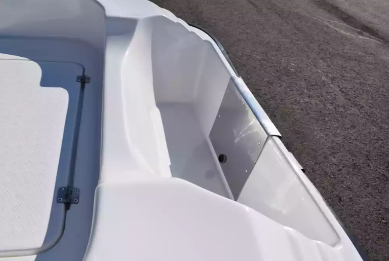 Стеклопластиковая лодка Пингвин (тримаран) в Бердске