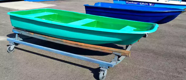 Стеклопластиковая лодка Старт (тримаран) в Бердске