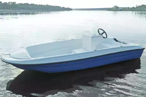 Стеклопластиковая лодка Пингвин с консолью (тримаран) в Бердске
