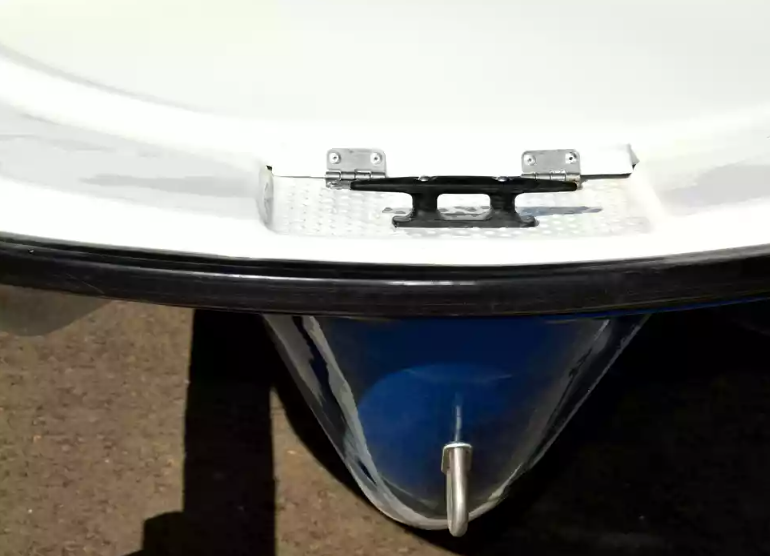 Стеклопластиковая лодка Пингвин с консолью (тримаран) в Бердске