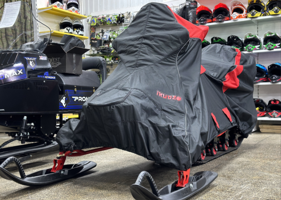 Чехол транспорт. снегохода IKUDZO HUNTER черно-красный Оксфорд ПРЕМИУМ качества с лого IKUDZO в Бердске