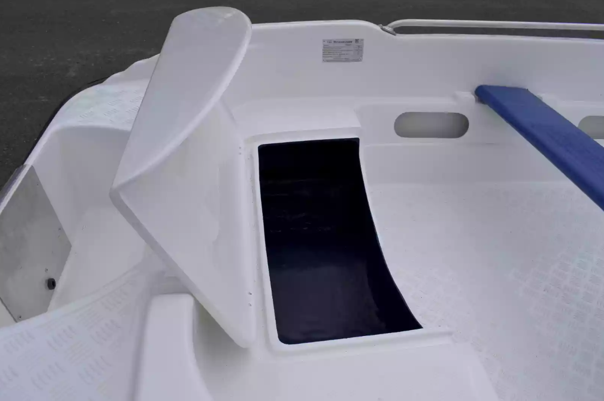 Стеклопластиковая лодка Пингвин New (тримаран) в Бердске