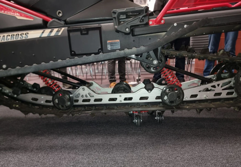 Снегоход AODES Siberiacross 1000 SWT 600mm LCD 6.8 в Бердске