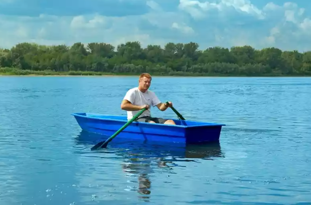 Стеклопластиковая лодка Малютка в Бердске