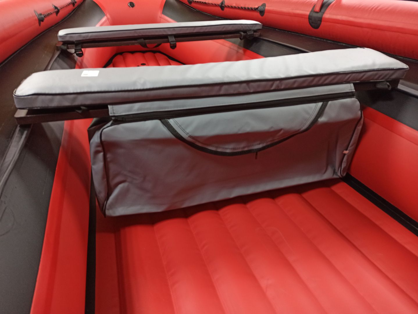 КОМПЛЕКТ МЯГКИХ НАКЛАДОК С СУМКОЙ ДЛЯ ЛОДОК 90Х20 СЕРЫЙ в Бердске