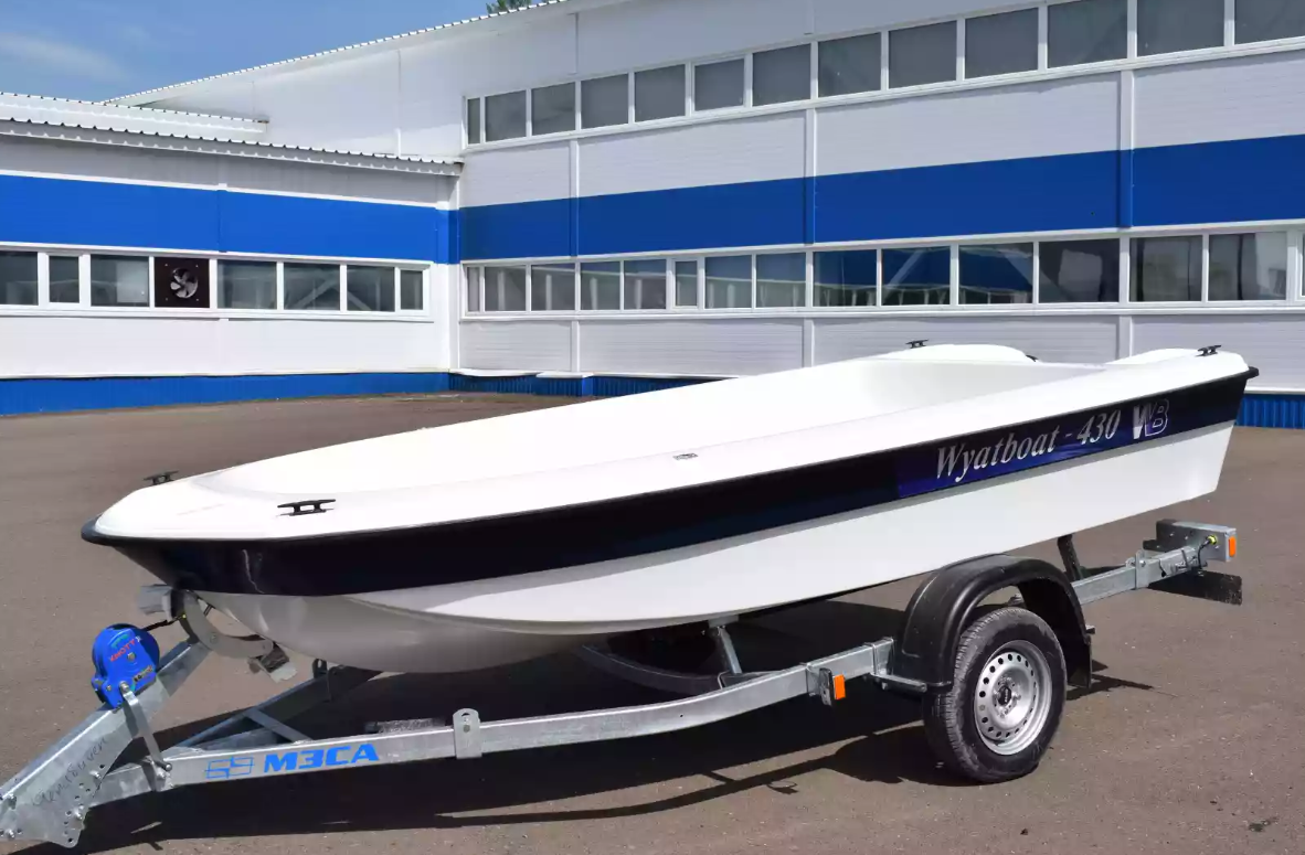 Стеклопластиковая лодка Wyatboat 430 тримаран в Бердске