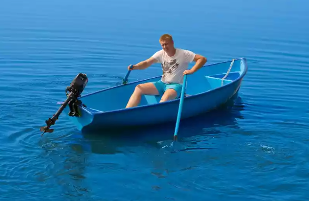 Стеклопластиковая лодка Омуль в Бердске