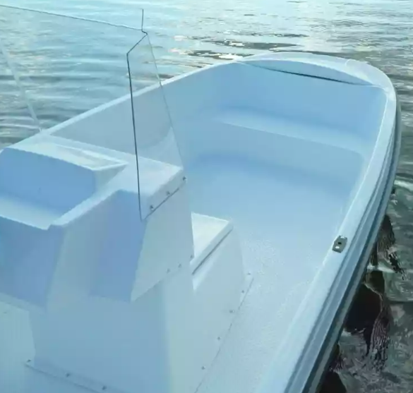 Стеклопластиковая лодка Пингвин с консолью (тримаран) в Бердске