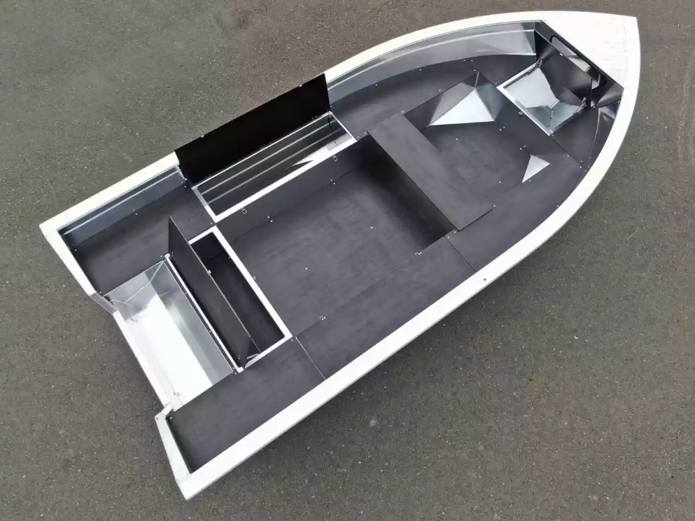 Алюминиевая лодка  Неман-420 в Бердске