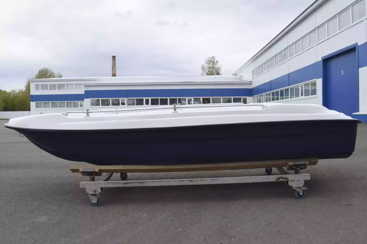 Стеклопластиковая лодка Пингвин New (тримаран) в Бердске