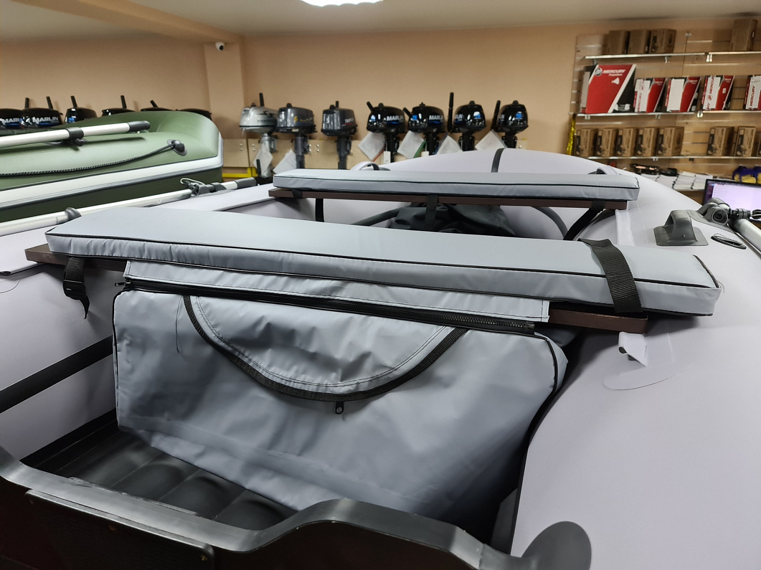 КОМПЛЕКТ МЯГКИХ НАКЛАДОК С СУМКОЙ ДЛЯ ЛОДОК 90Х20 СЕРЫЙ в Бердске