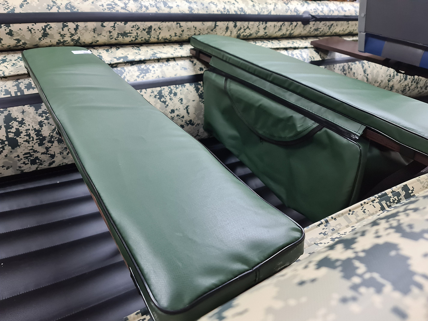 КОМПЛЕКТ МЯГКИХ НАКЛАДОК С СУМКОЙ ДЛЯ ЛОДОК 80Х20 ЗЕЛЕНЫЙ в Бердске