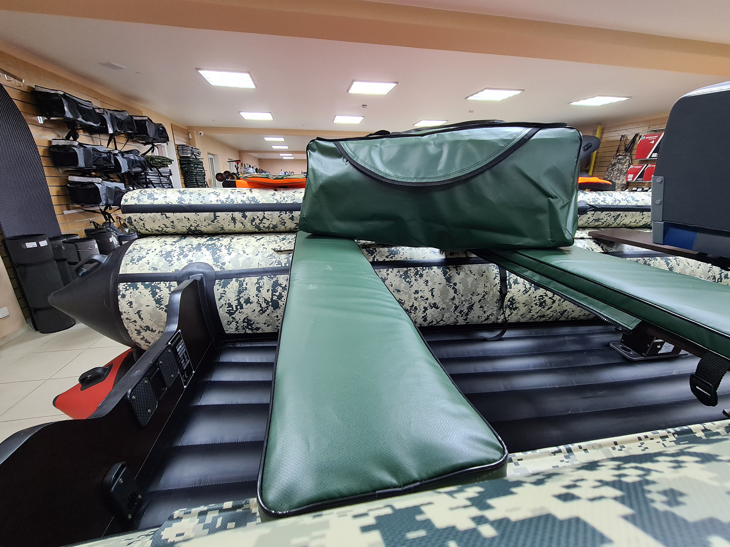 КОМПЛЕКТ МЯГКИХ НАКЛАДОК С СУМКОЙ ДЛЯ ЛОДОК 80Х20 ЗЕЛЕНЫЙ в Бердске